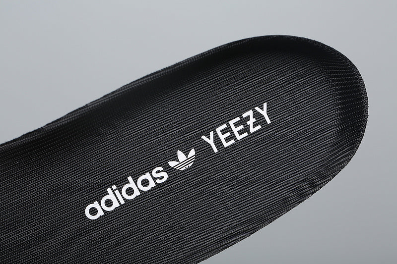 adidas Yeezy Boost 350 V2 ‘Bred’