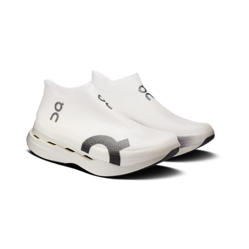 On Cloudboom Strike LS White/Black