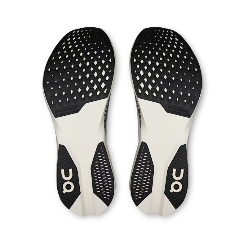 On Cloudboom Strike LS White/Black