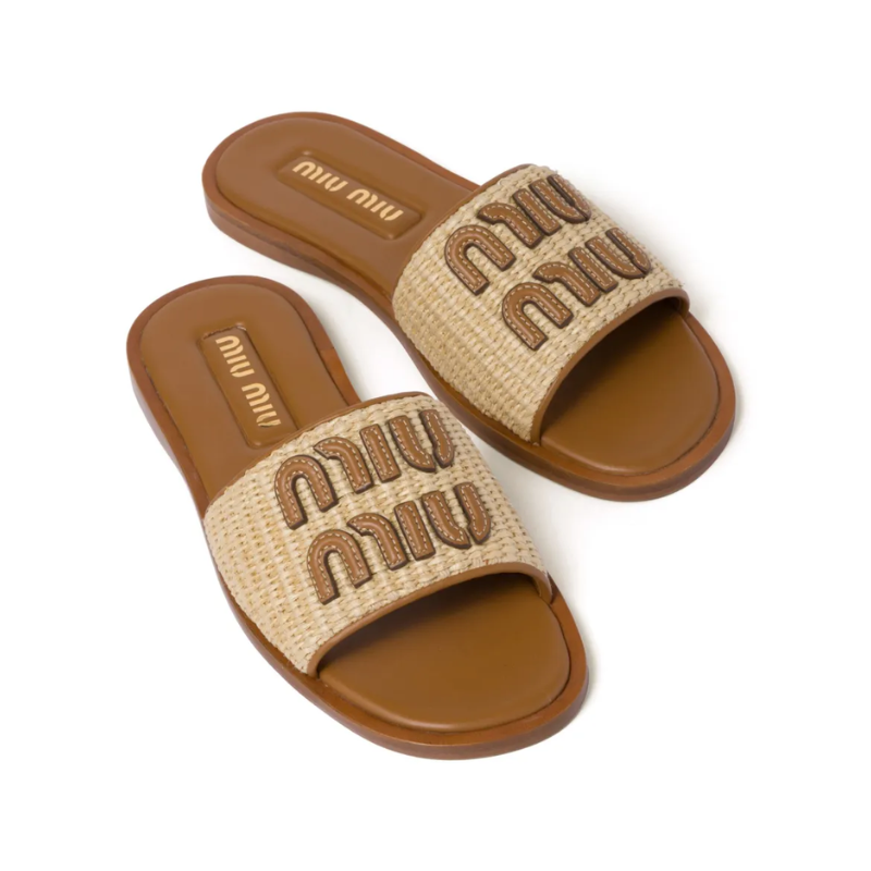 Miu Miu logo-patch raffia slides - natural tan